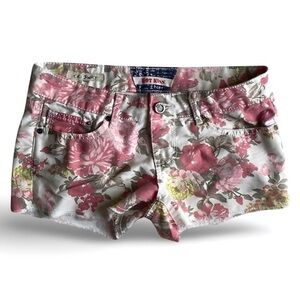Flirty and Floral: Women's Hot Kiss‎ Cici Shorts in Size 6